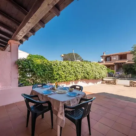 Cozy With Furnished Patio Apartment